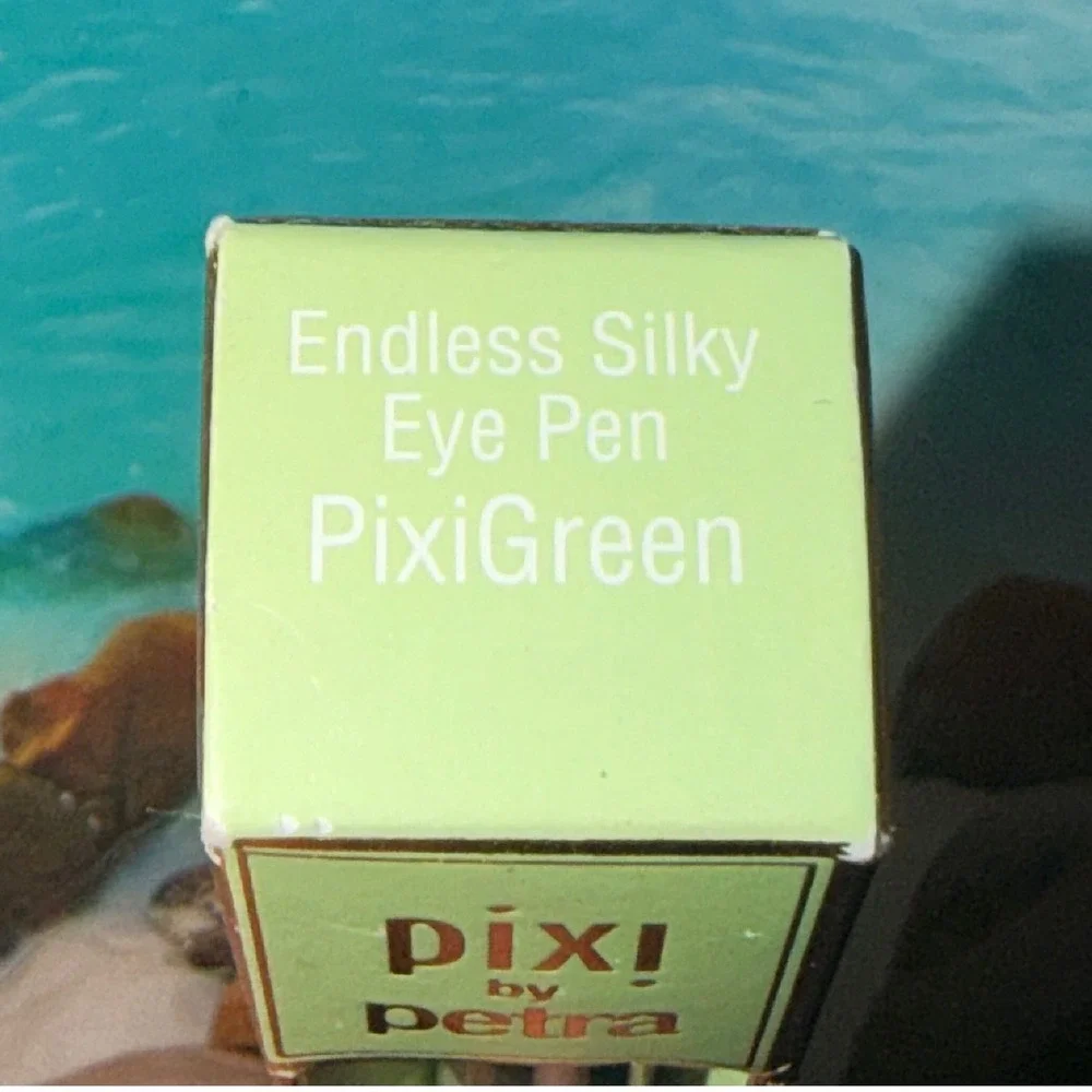 Pixi by Petra Endless Silky Eye Pen Water Resistant Eyeliner PixiGreen 1.2g NEW